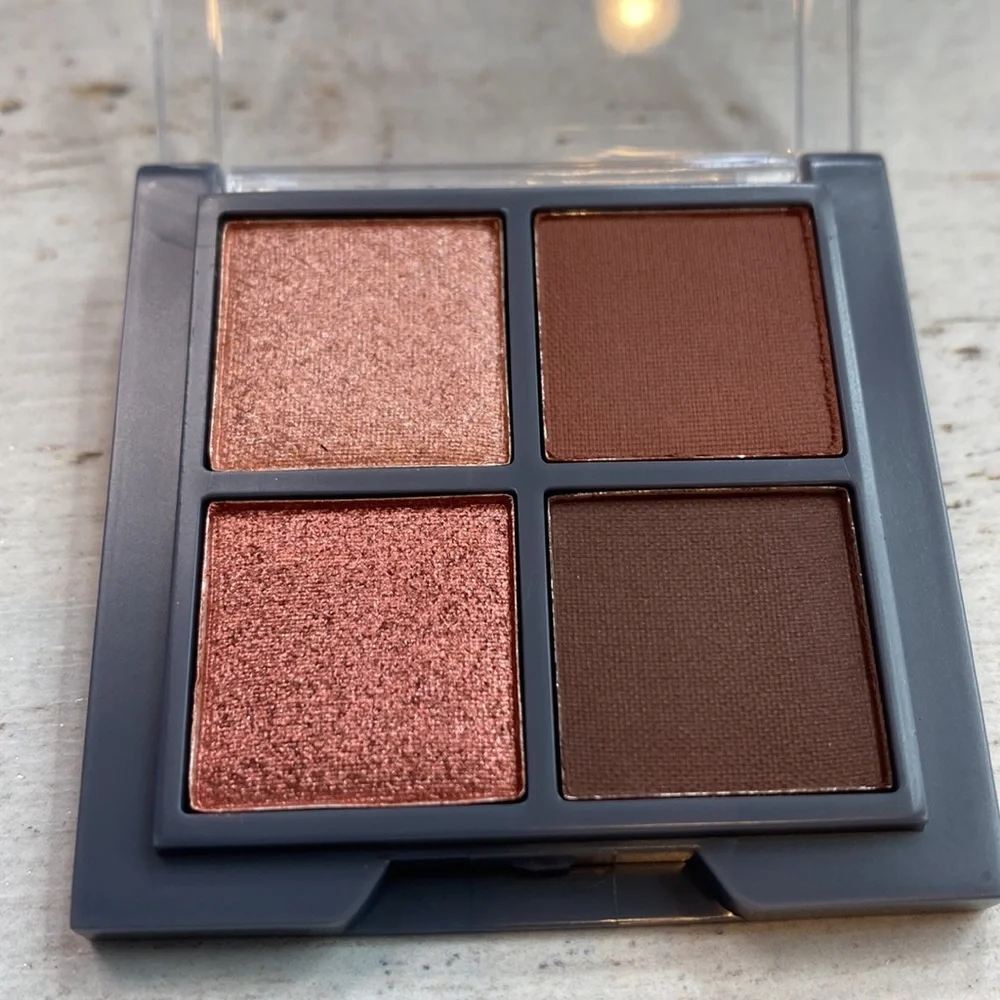 Chela + Vela Beauty Hello Beautiful Blushing Rose Eyeshadow Palette